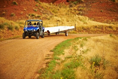 The Viking sports a steel bed with a 600-pound cargo capacity and boasts a 1,500-pound towing capability.
