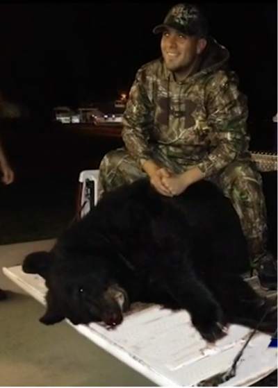 Heath Smith with his record-breaking bear.
