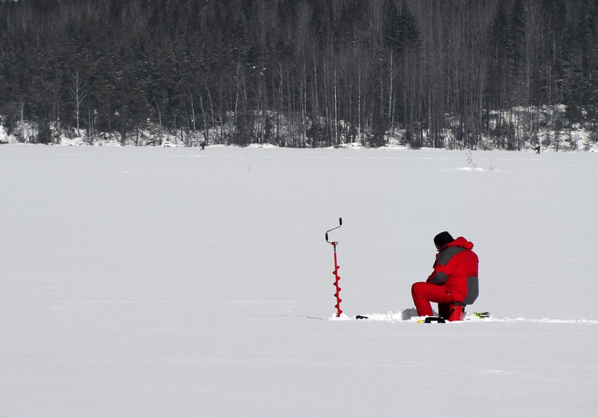 1280px-Ice_fishing_on_Lake_Saimaa
