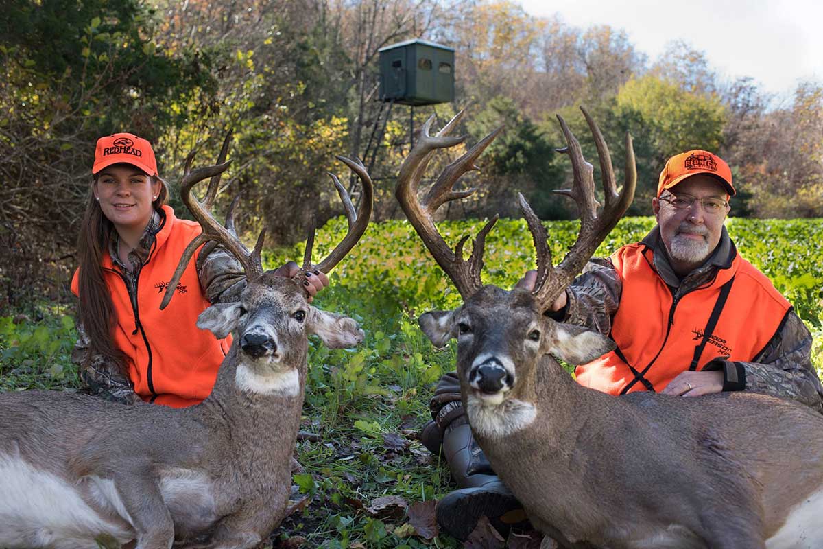 whitetail-wednesday-what-determines-antler-color-outdoorhub