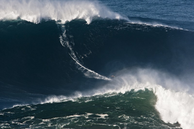 video-of-new-world-record-for-largest-wave-ever-surfed-actionhub